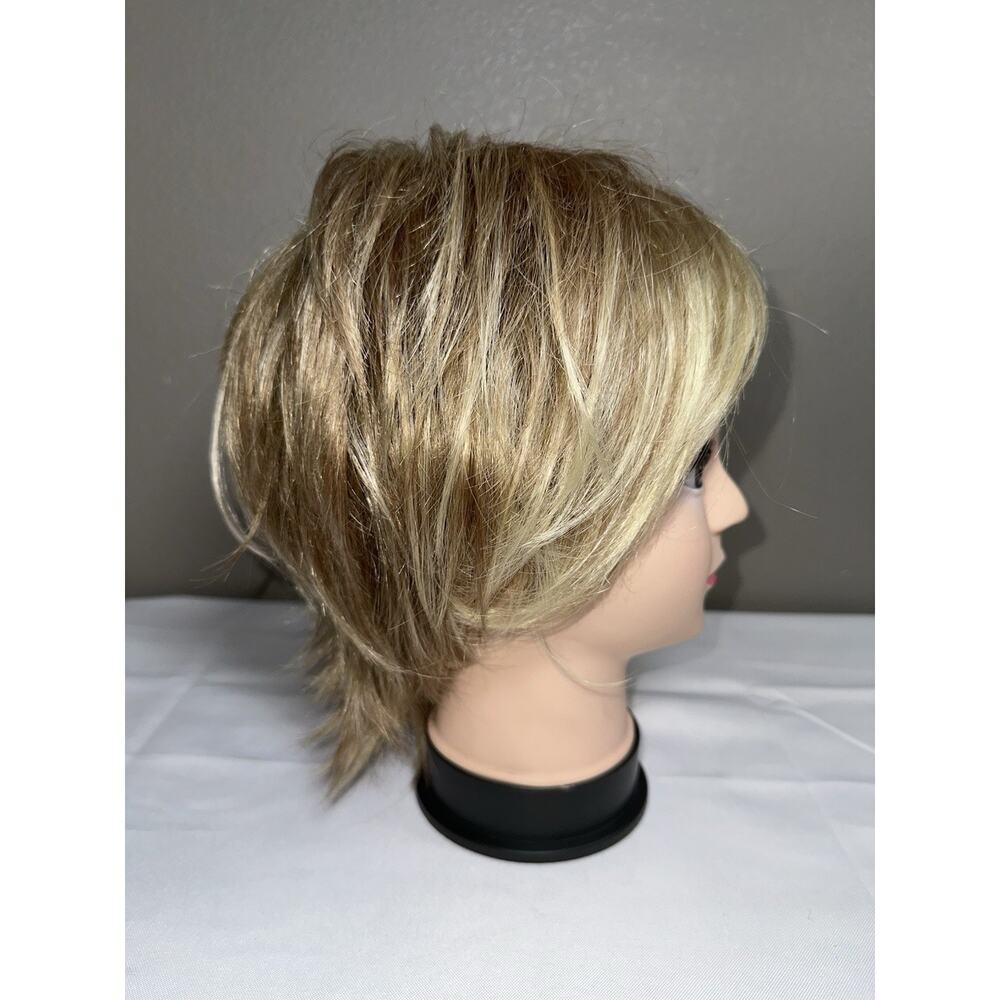 Aspen #2 Short Highlights Blonde Brown Mixed Layered Wig